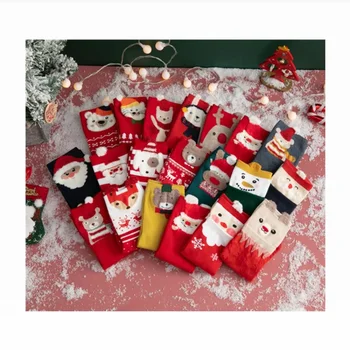 Рождественские носки Женские чулки средней длины Elk Old Bear с рисунком рождественских красных хлопковых новогодних носков из мультфильма Изображение 2