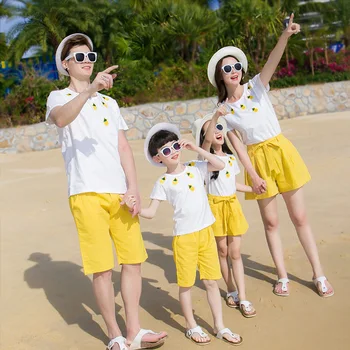 Летняя пляжная одежда для семьи, футболка с ананасом для мамы, дочки, папы и сына, шорты, повседневный комплект одежды для отдыха влюбленных